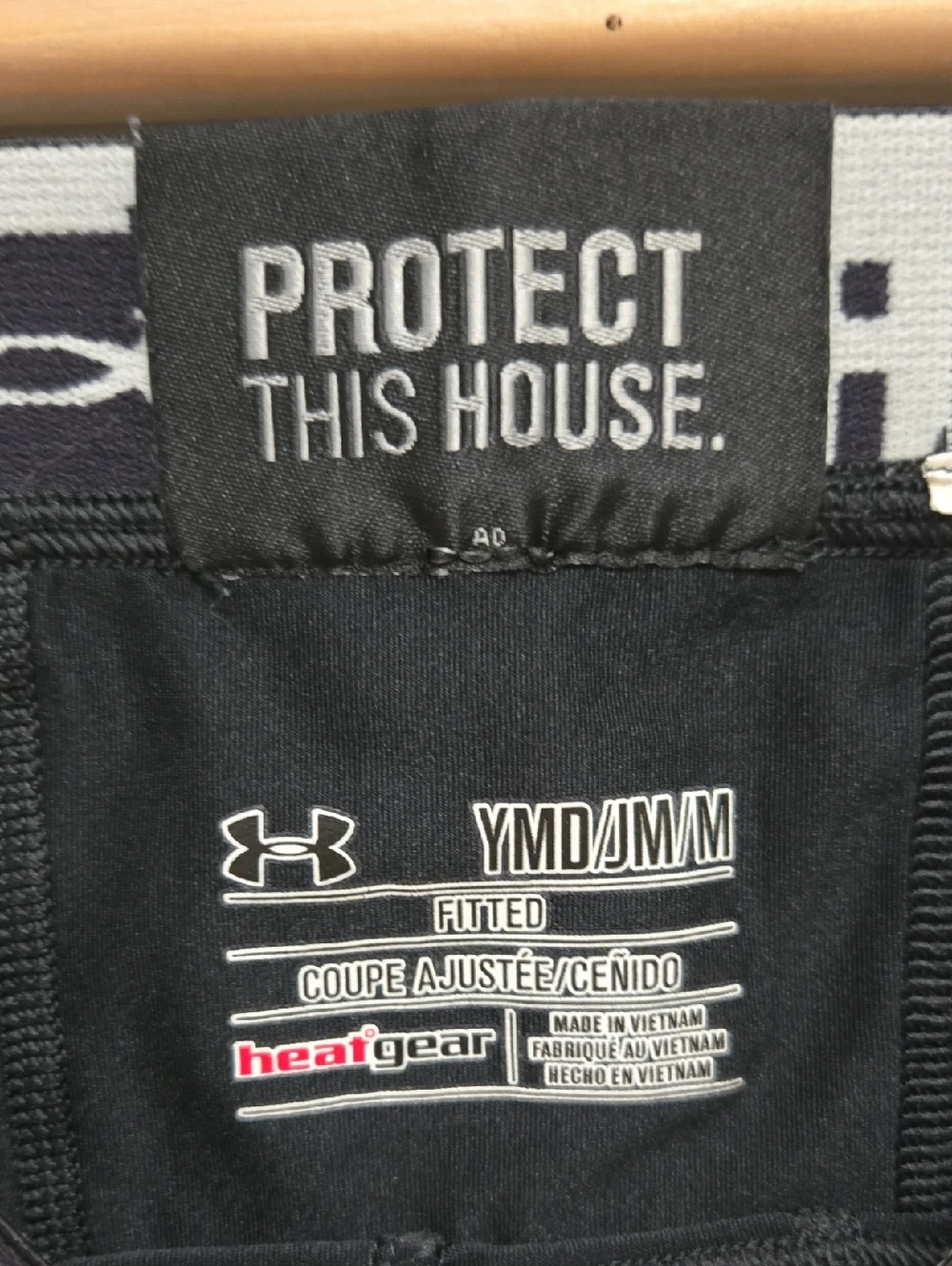 Under Armour Youth Heat Gear 3/4 Leggings Boys Size M Fitted‎